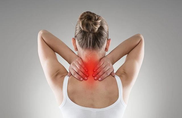 肌肉僵硬酸痛？簡單6招運動按摩讓你全身輕鬆！