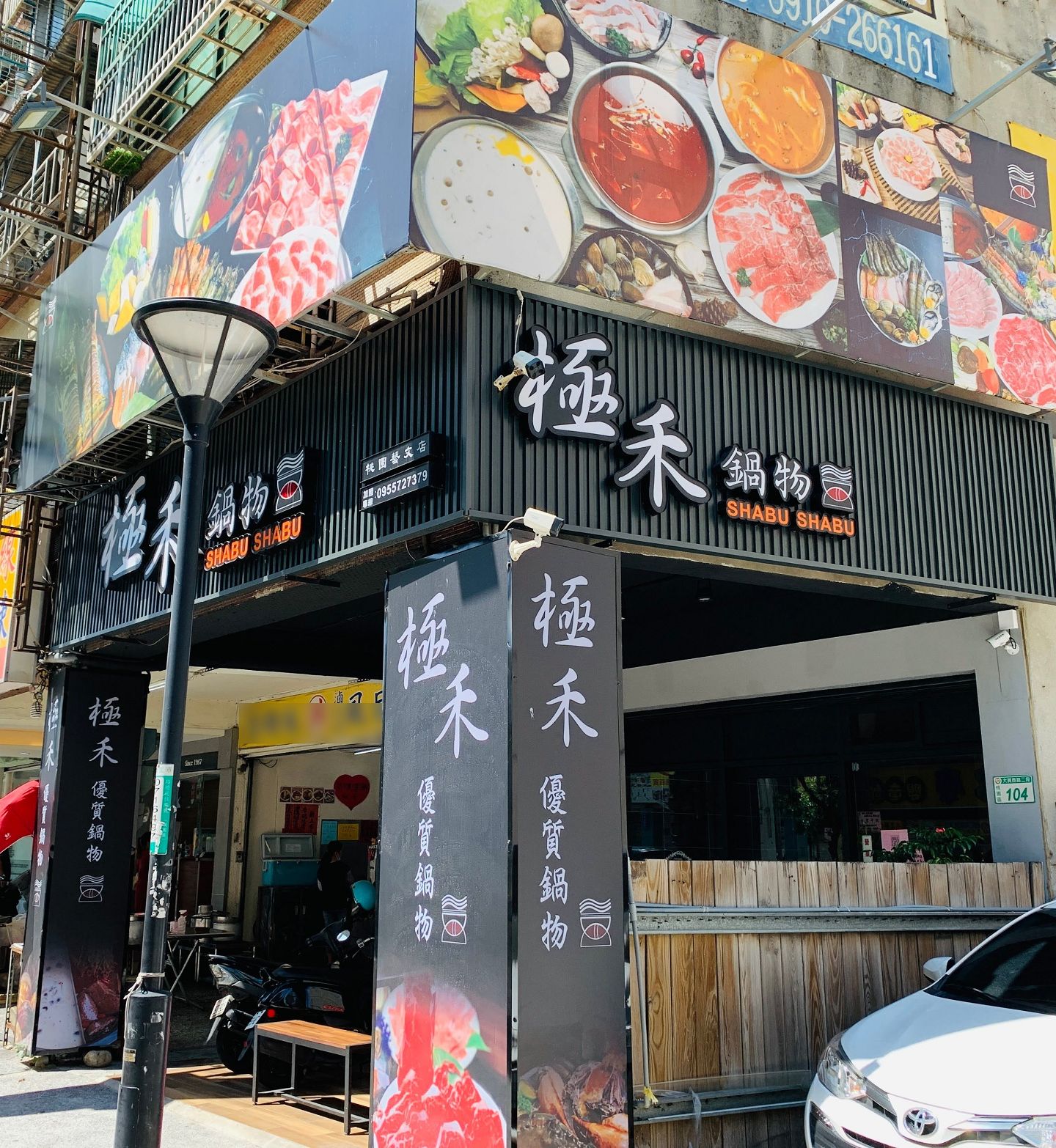 極禾優質鍋物-桃園藝文店│單人可享鴛鴦鍋，一鍋兩吃真過癮。藥膳清香能補身，大骨蔬果每日熬│Prime犇好牛三拼，12盎司極品好滋味，牛肉控的夢幻逸品，非吃不可！│