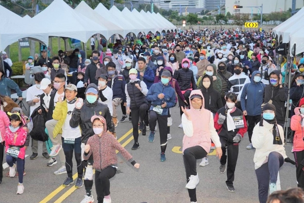 高規補給繞基地 台中建商瘋辦路跑