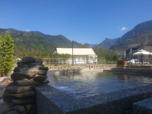 台日野奢秘境比一比　挑戰最奢華露營