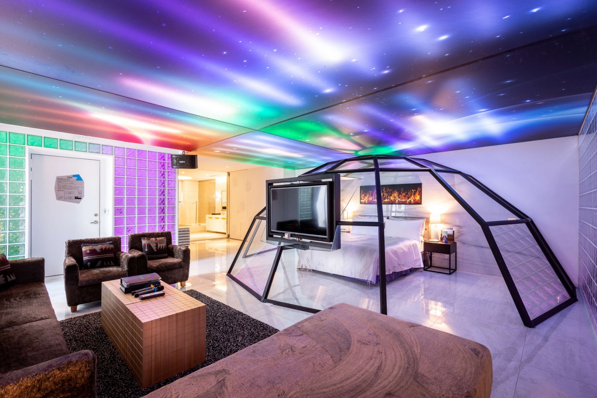 唱歌別去連鎖KTV了！來「摩鐵」場地豪華甚至還更便宜！