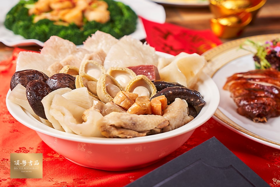 嫌台式佛跳牆太油膩？不如試試湯頭清澈用料高檔的「港式佛跳牆」！