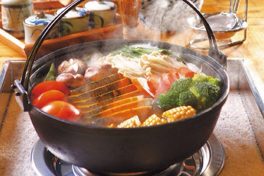 台中西區暮藏和牛鍋物，Google評價4.7星，主打和牛套餐多元，親切桌邊服務讓你不用動手只要動口！