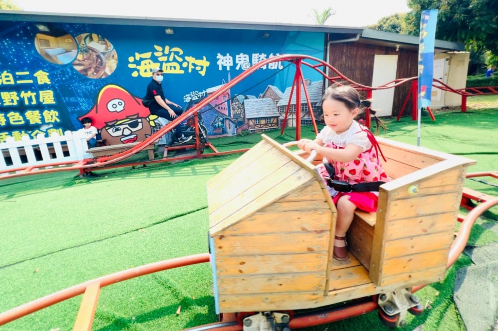 秋冬出遊首選！溪頭山下海盜村「玩樂送美食」，玩得開心吃得滿足！