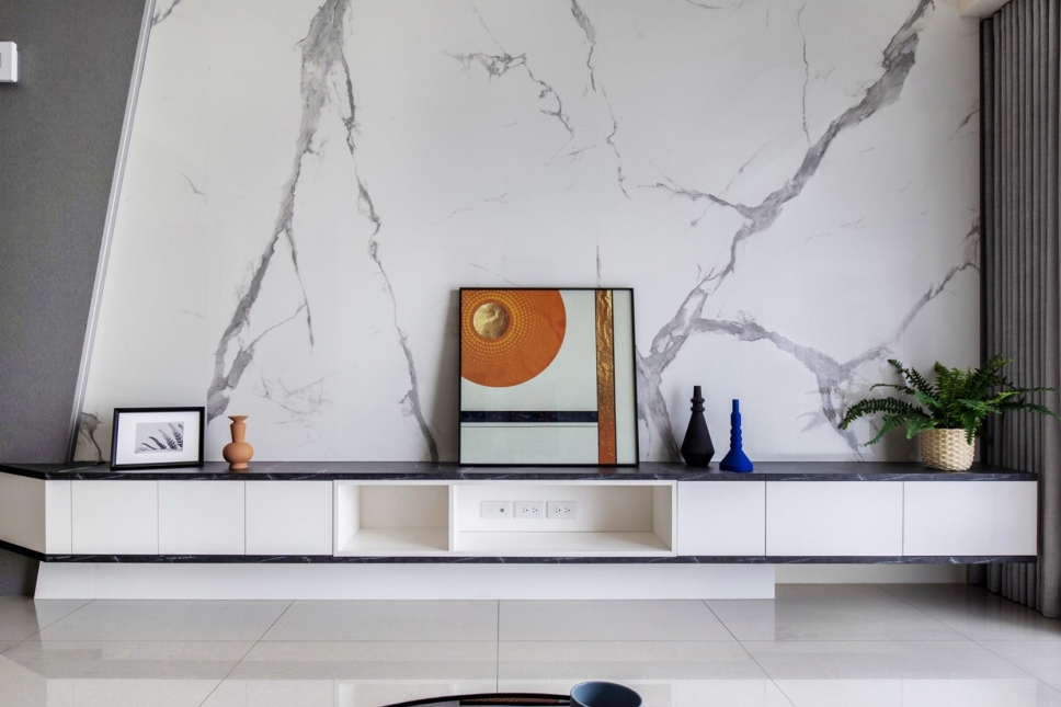 石雕灰雍容自若大器氛圍　以山脈紋理開闊空間整體視野